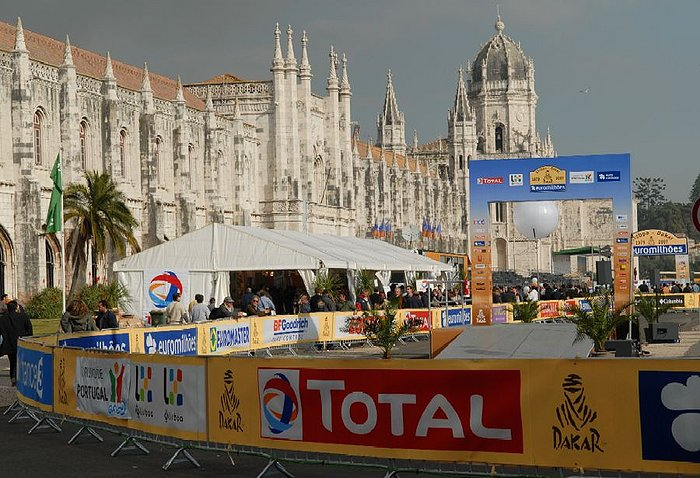 05.01.2007 Štartni podium čaka pred katedralo <br><i>foto Darij N.</i>