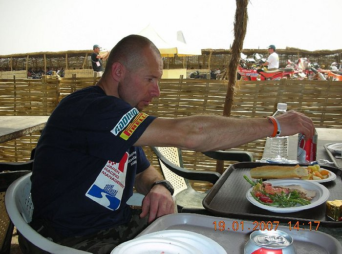 19.01.2007 Miran v bivaku <br><i>foto Darij N.</i>