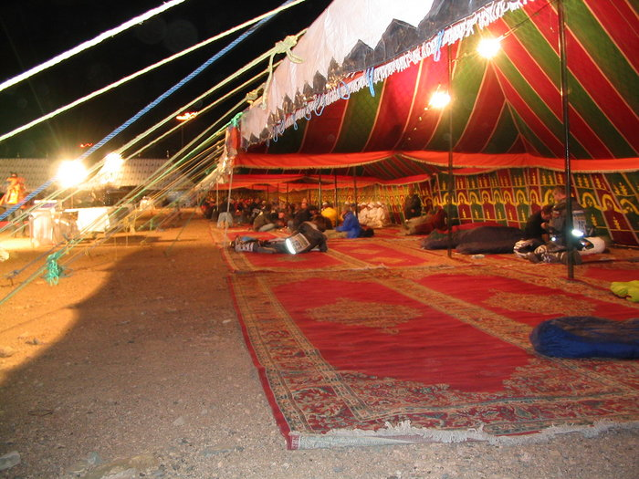 27.11.2005 Počitek z večerjo v bivaku pod šotori