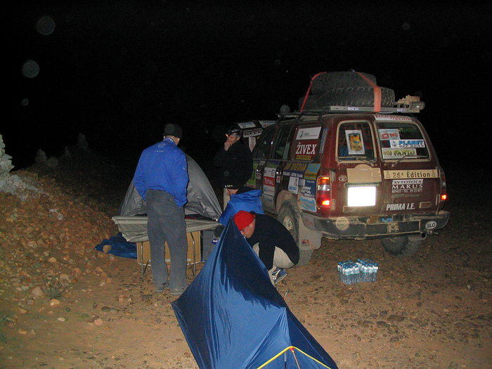 01.12.2005 Postavljanje šotora ponoči